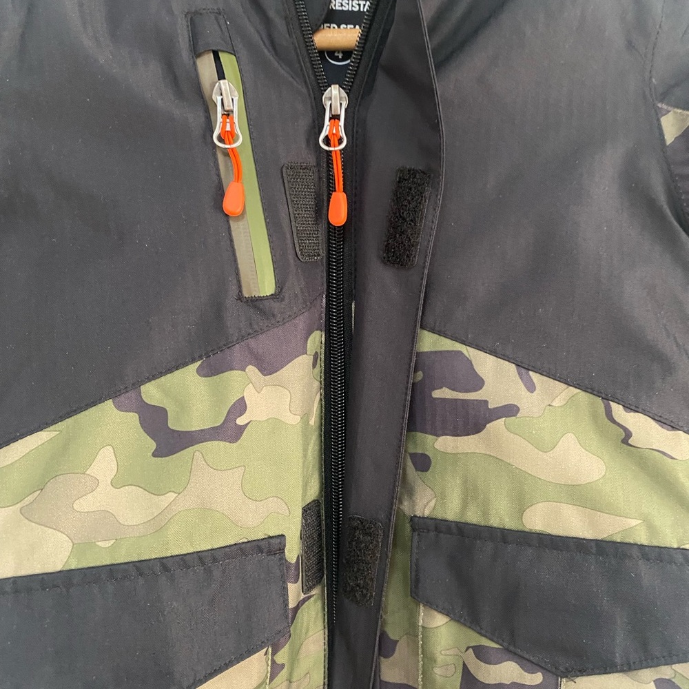 Kids Camo / Black Ski Jacket - Size 4 - Picture 3 of 5